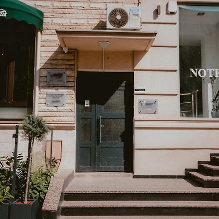 Bloom Suites Pristina Exteriör bild