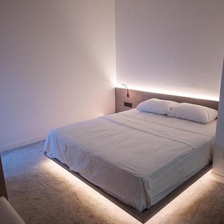 Bloom Suites Pristina Exteriör bild
