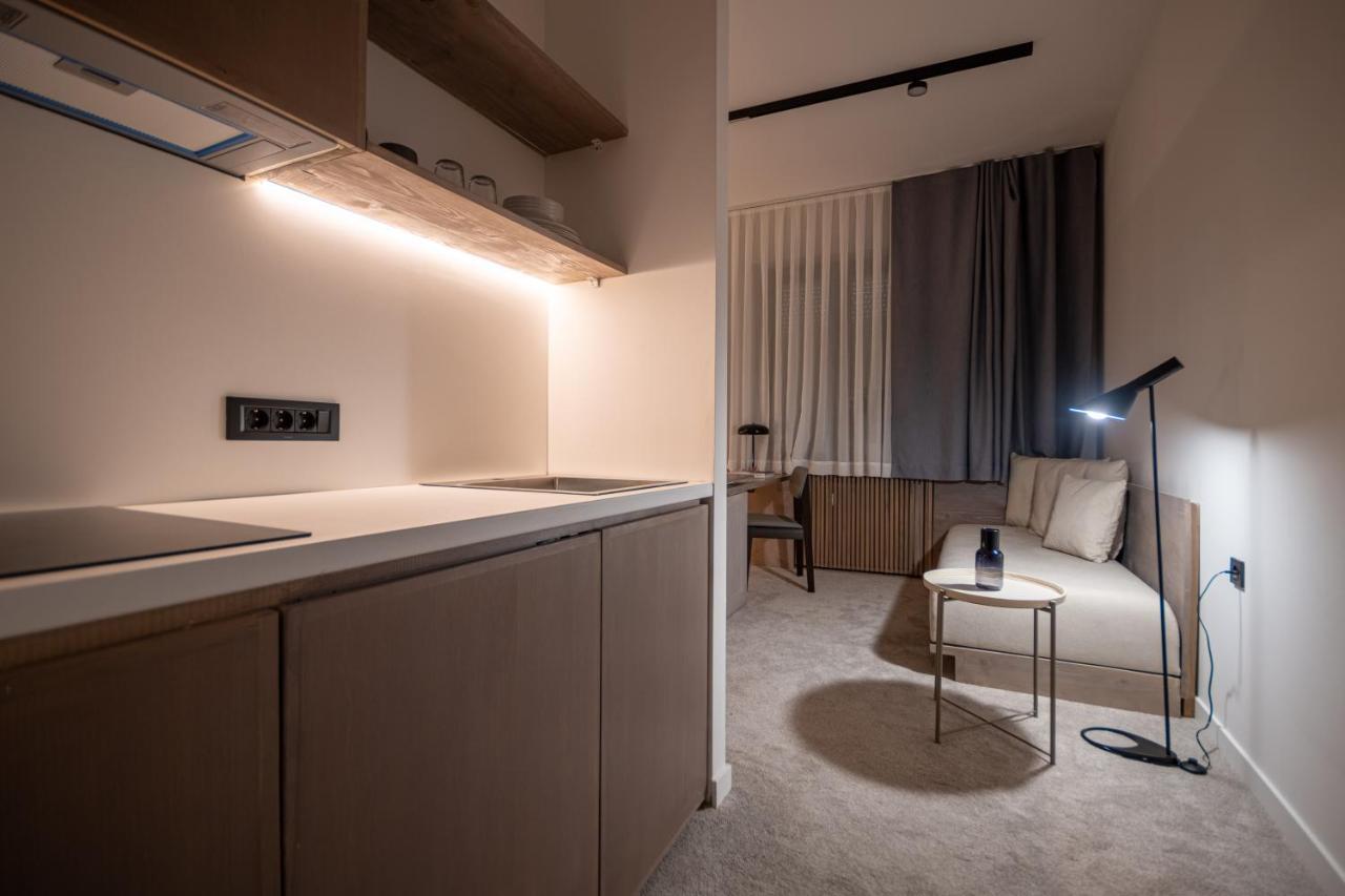 Bloom Suites Pristina Exteriör bild