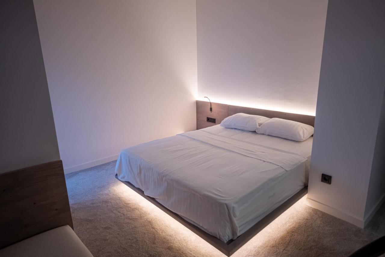 Bloom Suites Pristina Exteriör bild