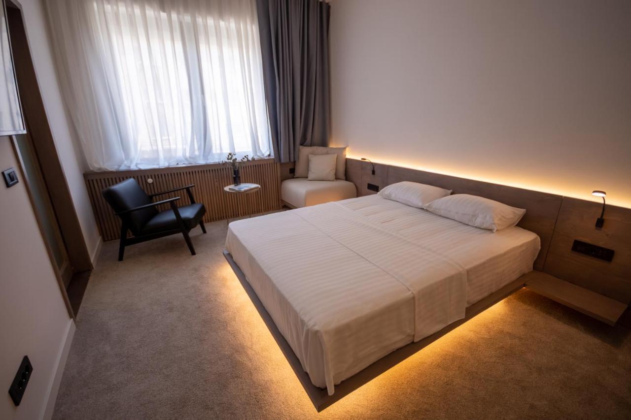 Bloom Suites Pristina Exteriör bild