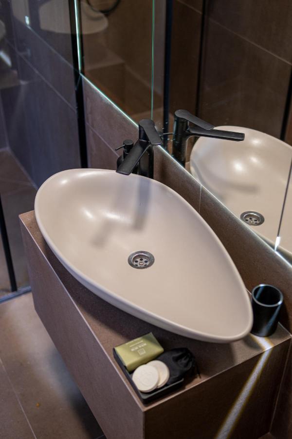 Bloom Suites Pristina Exteriör bild