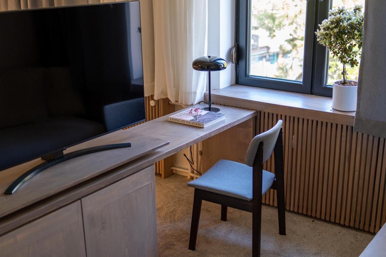 Bloom Suites Pristina Exteriör bild