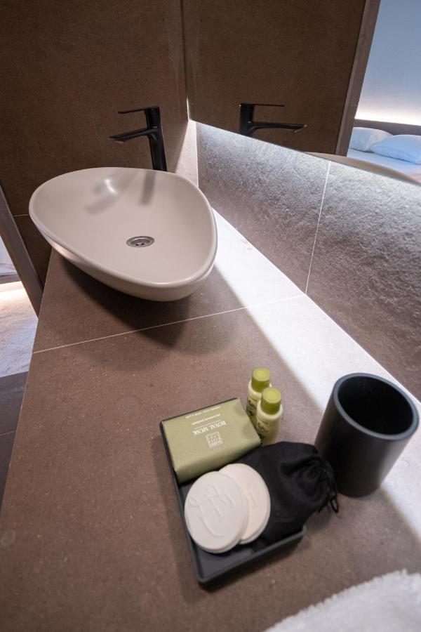 Bloom Suites Pristina Exteriör bild