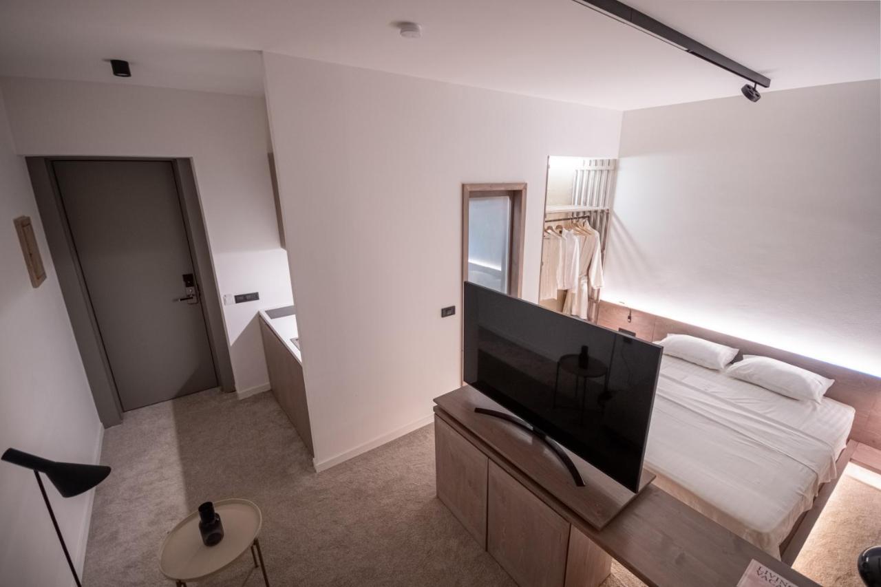 Bloom Suites Pristina Exteriör bild