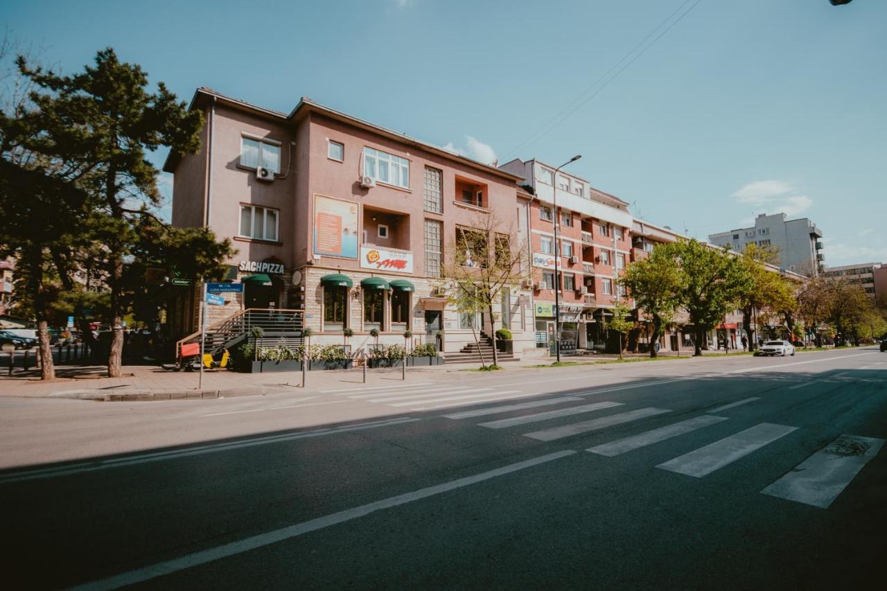 Bloom Suites Pristina Exteriör bild